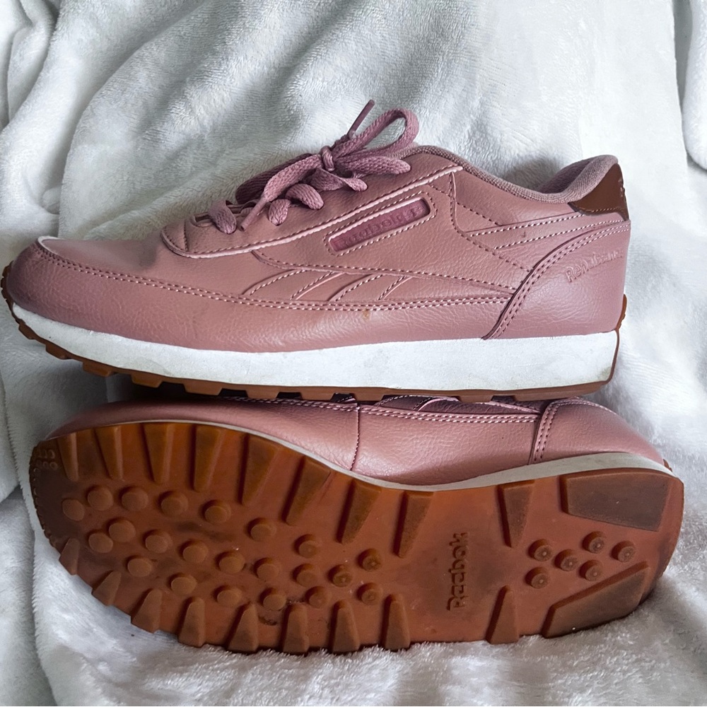 Reebok - Picture 2 of 4